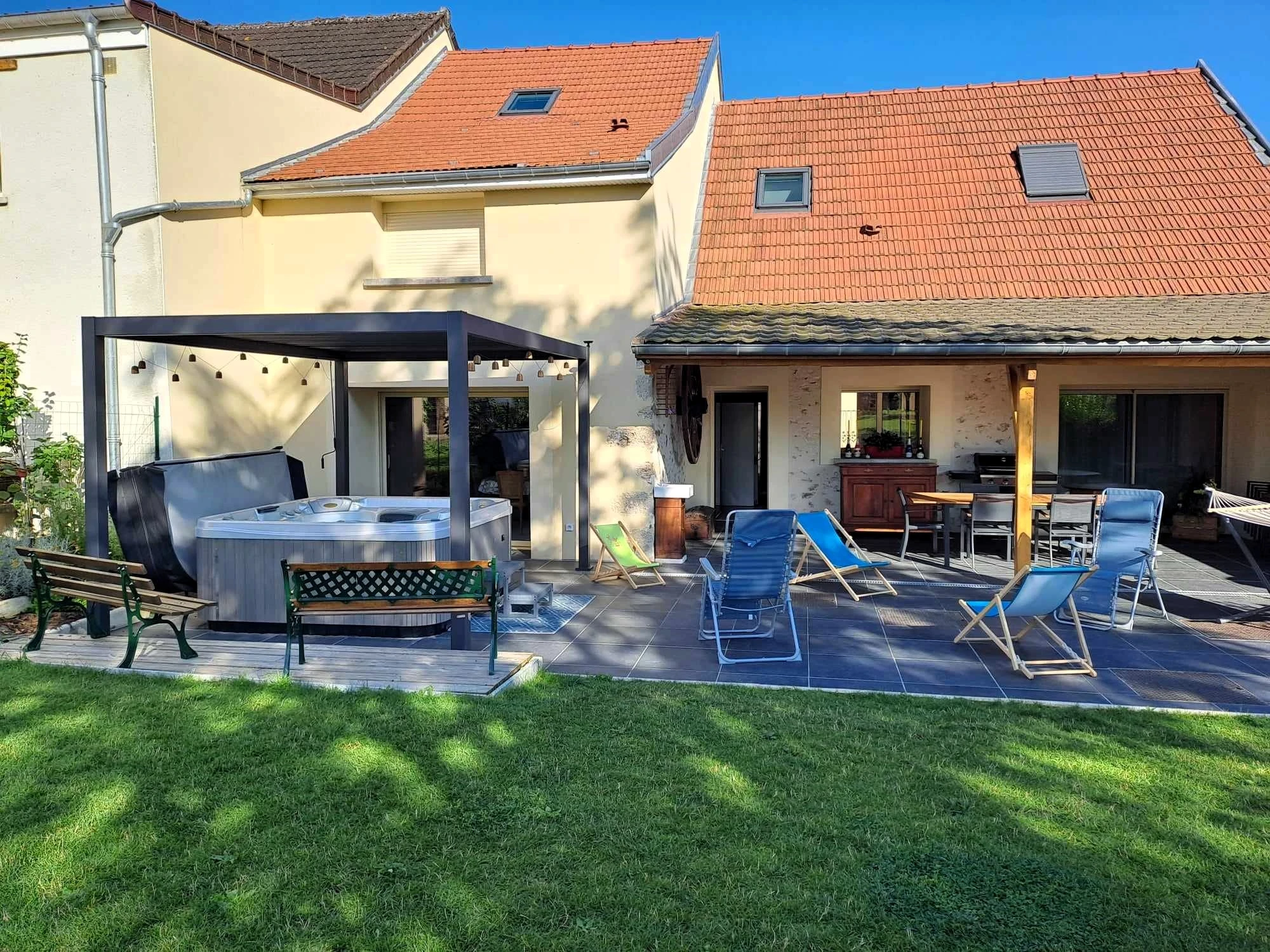 Réserver un gîte de charme avec jacuzzi et prestations haut de gamme – LE SADI BULLE